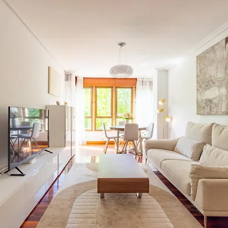 Apartmán De Lujo En Menendez Pelayo I Parking Privado I Playas I Wifi *